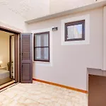 Air-conditioned 2 Steps From The Sea *