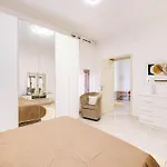 Air-conditioned 2 Steps From The Sea