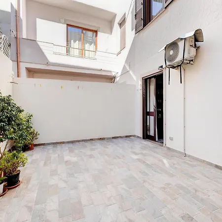 Air-conditioned 2 Steps From The Sea *