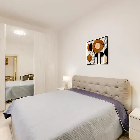 Air-conditioned 2 Steps From The Sea *