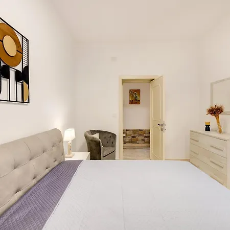Air-conditioned 2 Steps From The Sea Apartament *