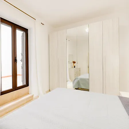Air-conditioned 2 Steps From The Sea *